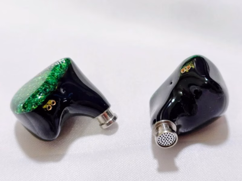 Nici HiFi Abyss Jade – 外観も音も深みを重視。低重心で聴きやすいハイブリッドイヤホン 12 abyss jade 05