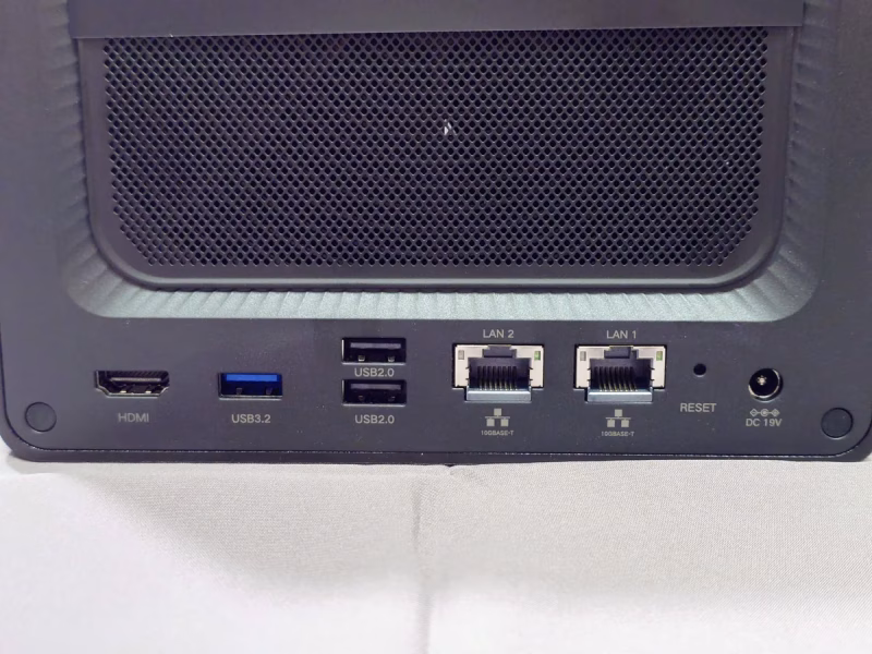 UGREEN NASync DXP4800 GTの写真